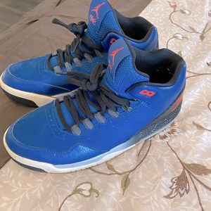 Women 8.5 Jordan flight. No cracks or tearing